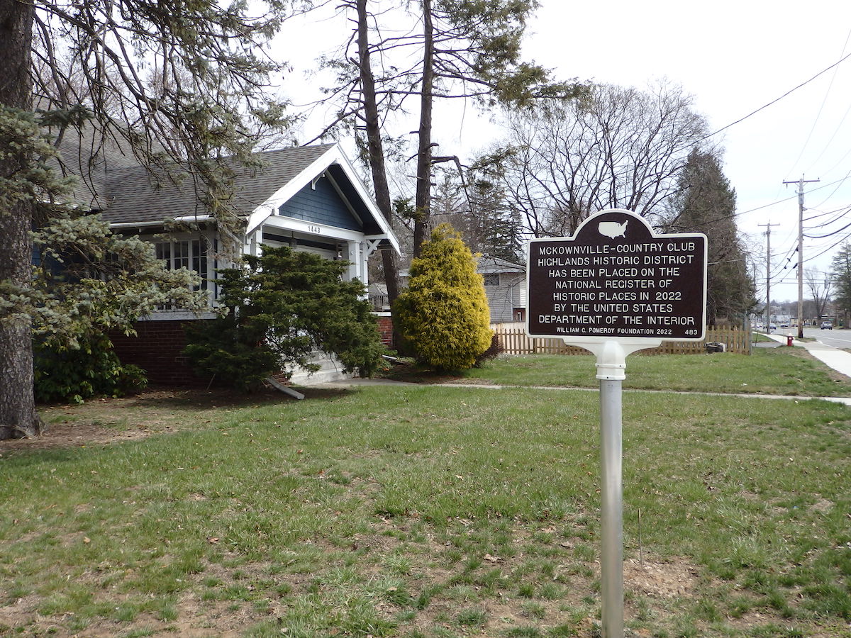 McKownviile Country Club Highlands Historic
                District marker